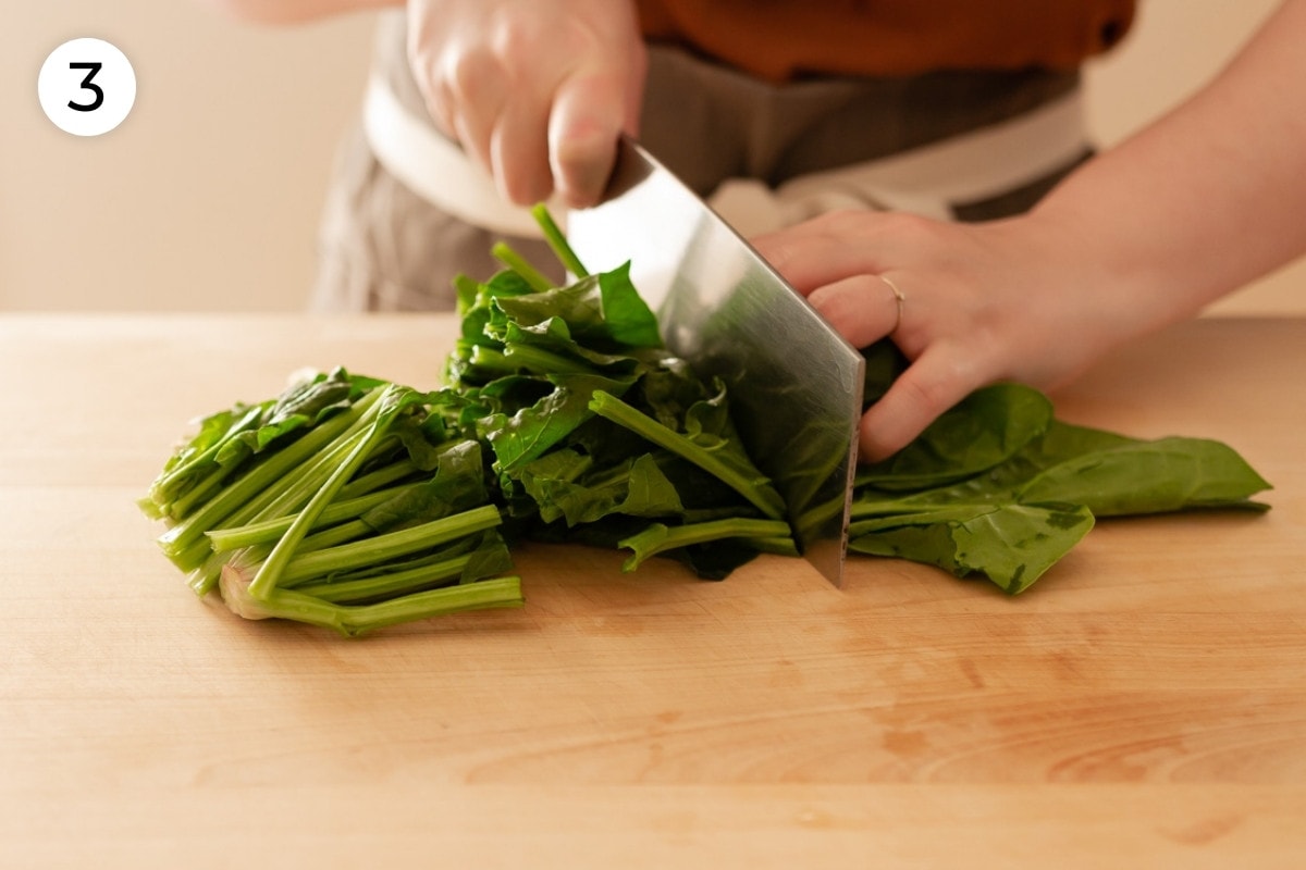 Cindy cutting the leaves of Taiwan spinach into two inches long pieces, labeled with a circled number "3."
